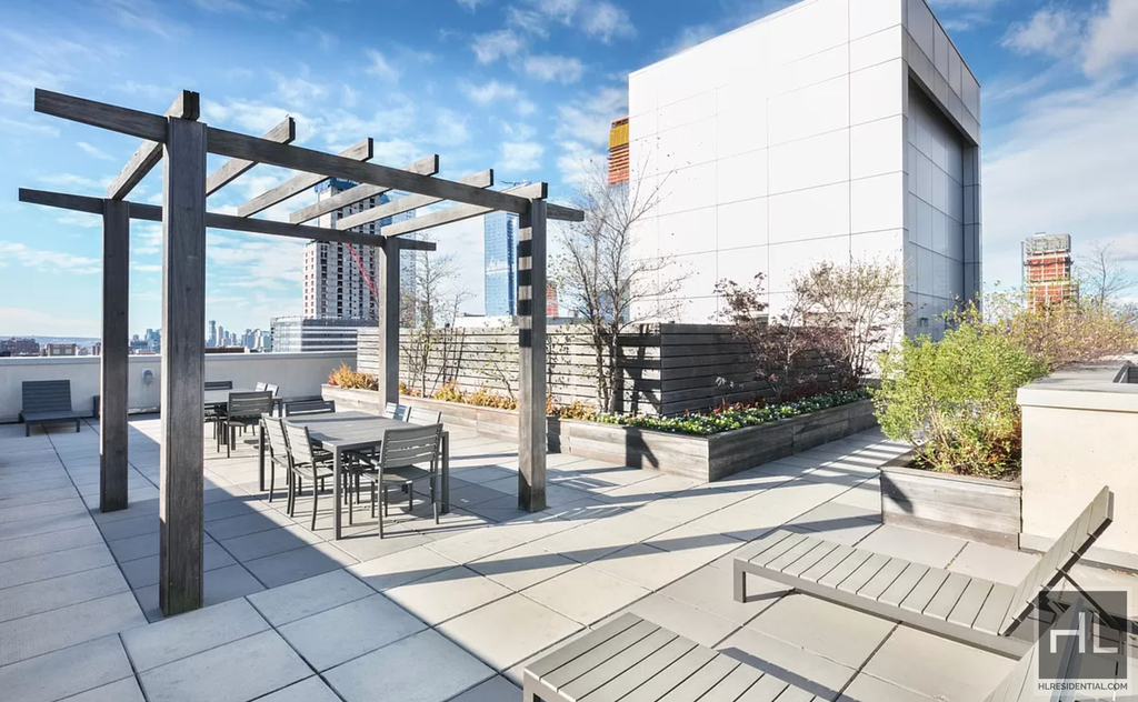 West 37th Street - Photo 10