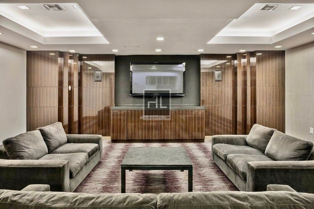 West 37th Street - Photo 6