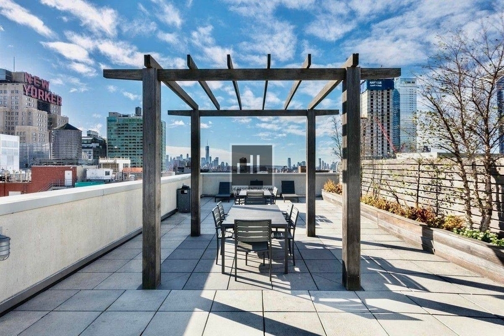 West 37th Street - Photo 7