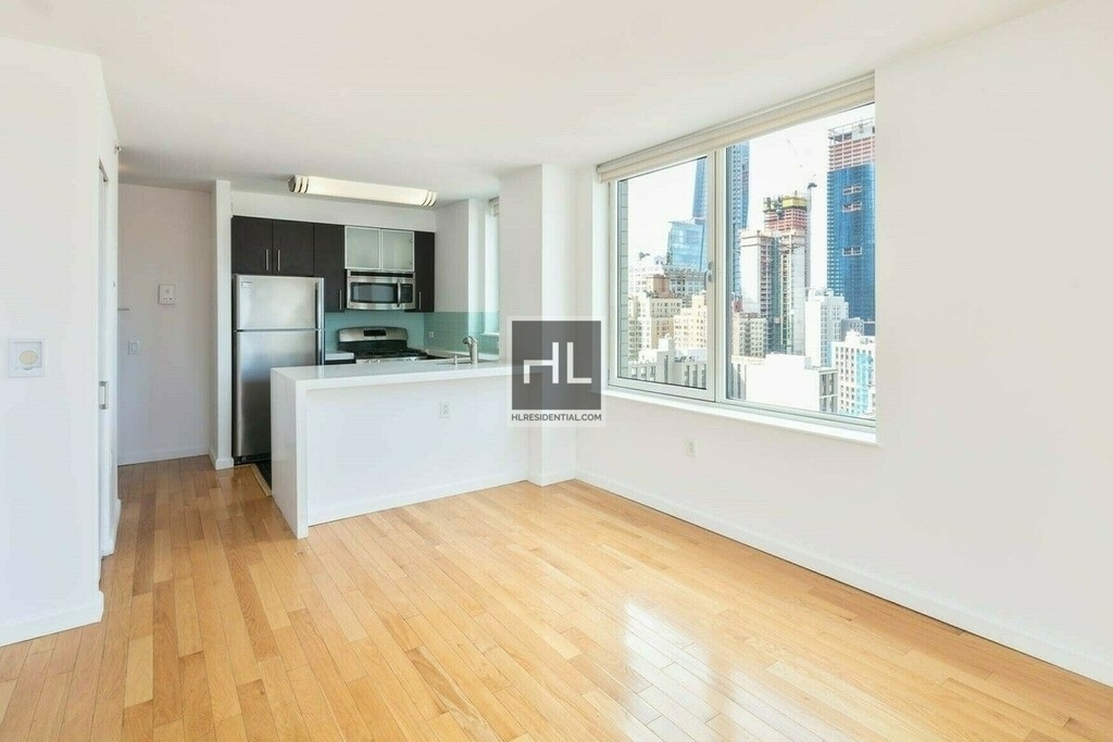West 37th Street - Photo 1