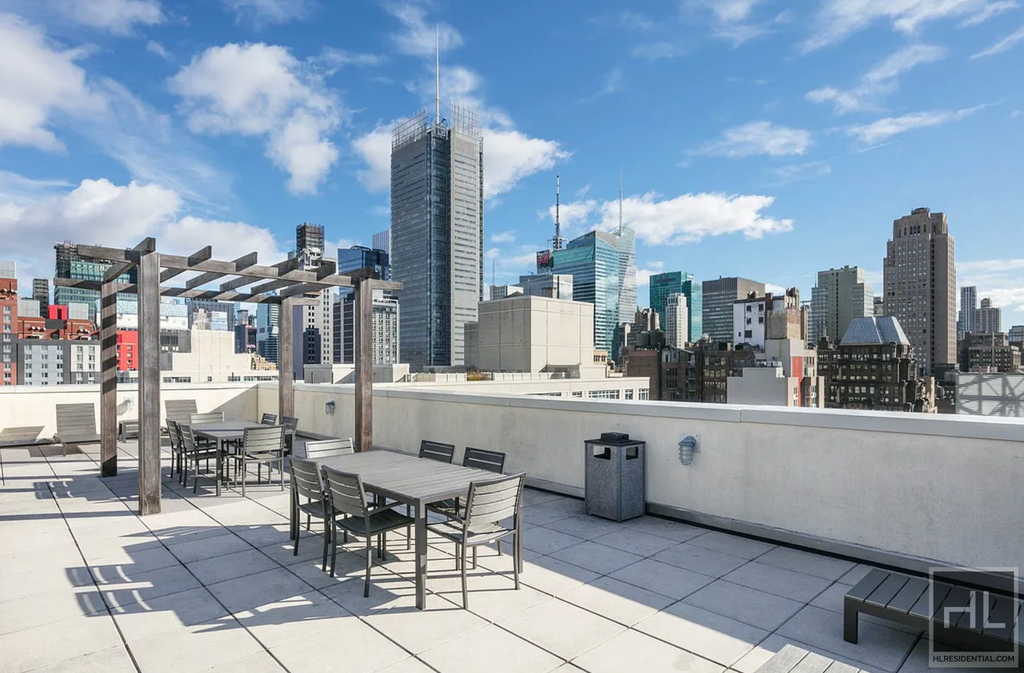 West 37th Street - Photo 4