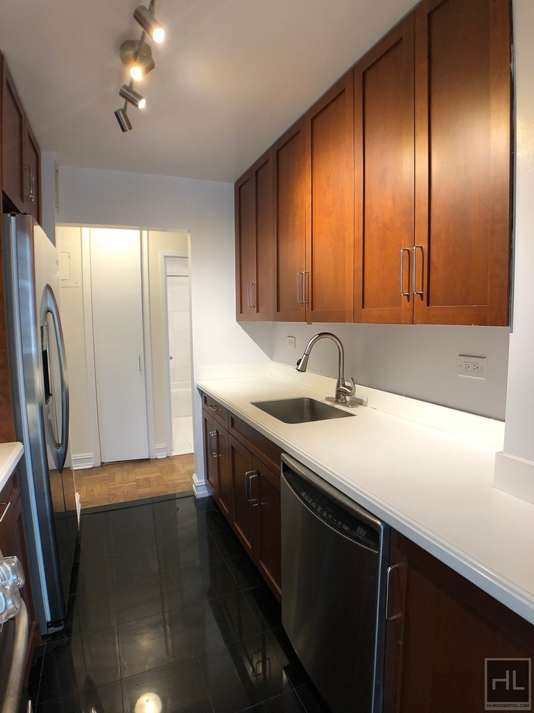 East 71st Street - Photo 3