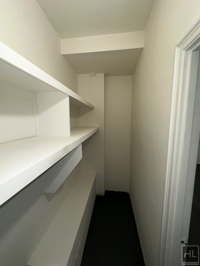 East 46 Street - Photo 3