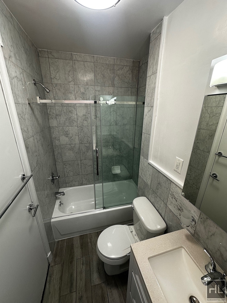 East 46 Street - Photo 4