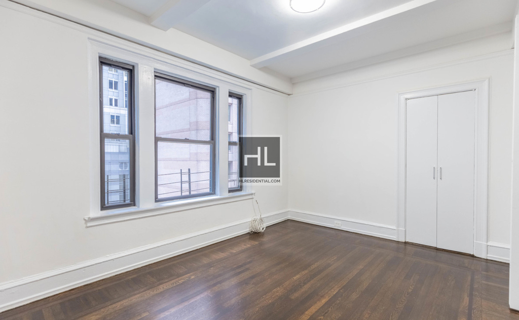 West 55 Street - Photo 1