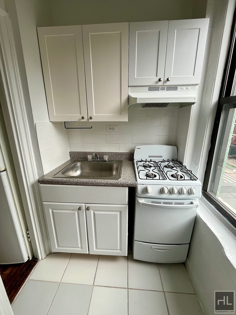 E 58th St - Photo 5
