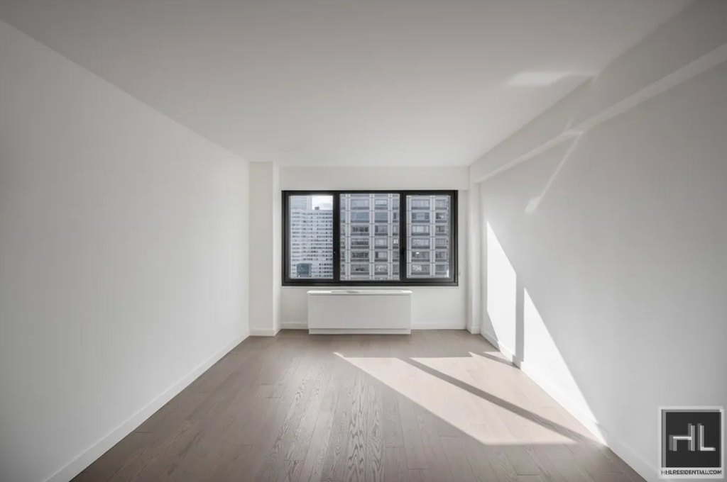 East 72nd Street - Photo 5