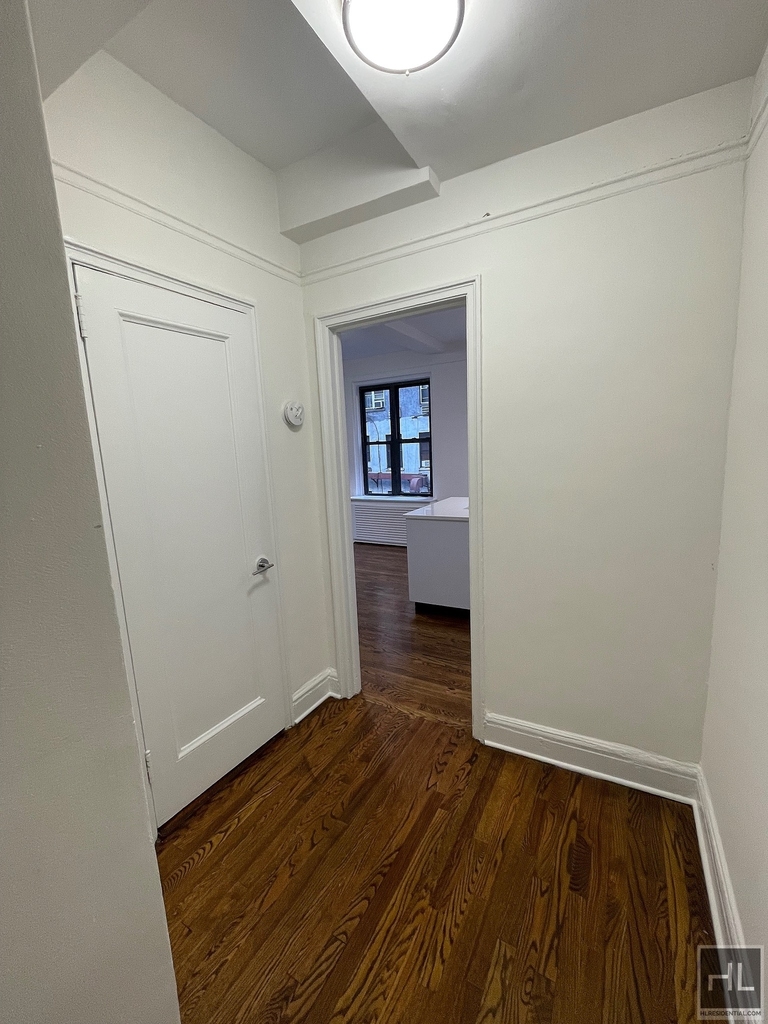 East 46 Street - Photo 6