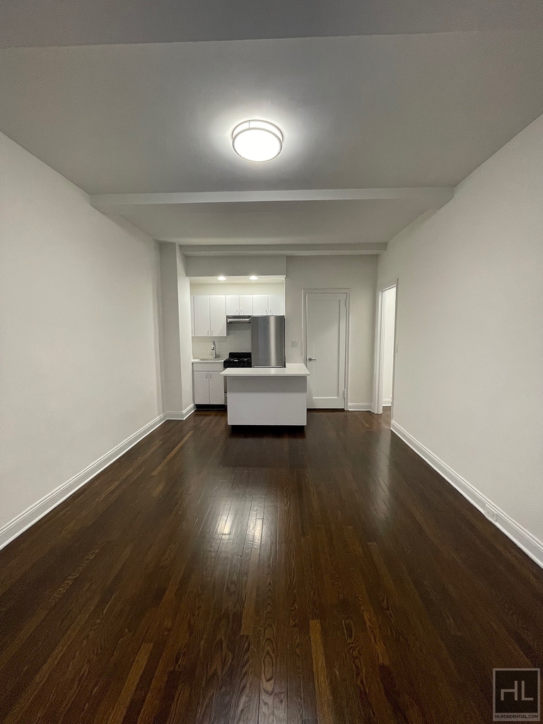East 46 Street - Photo 4