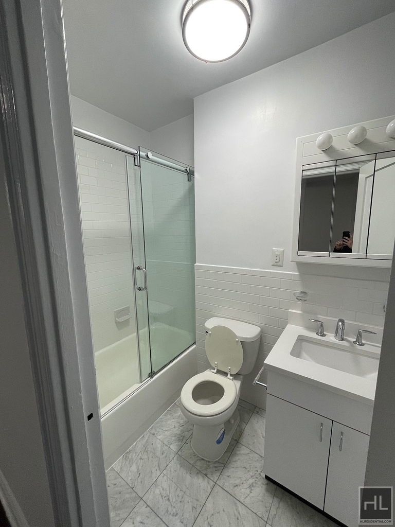 East 46 Street - Photo 9