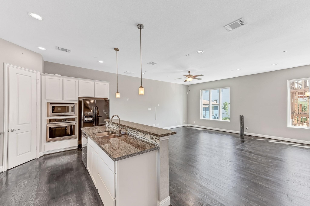 2416 Emancipation Ave - Photo 8