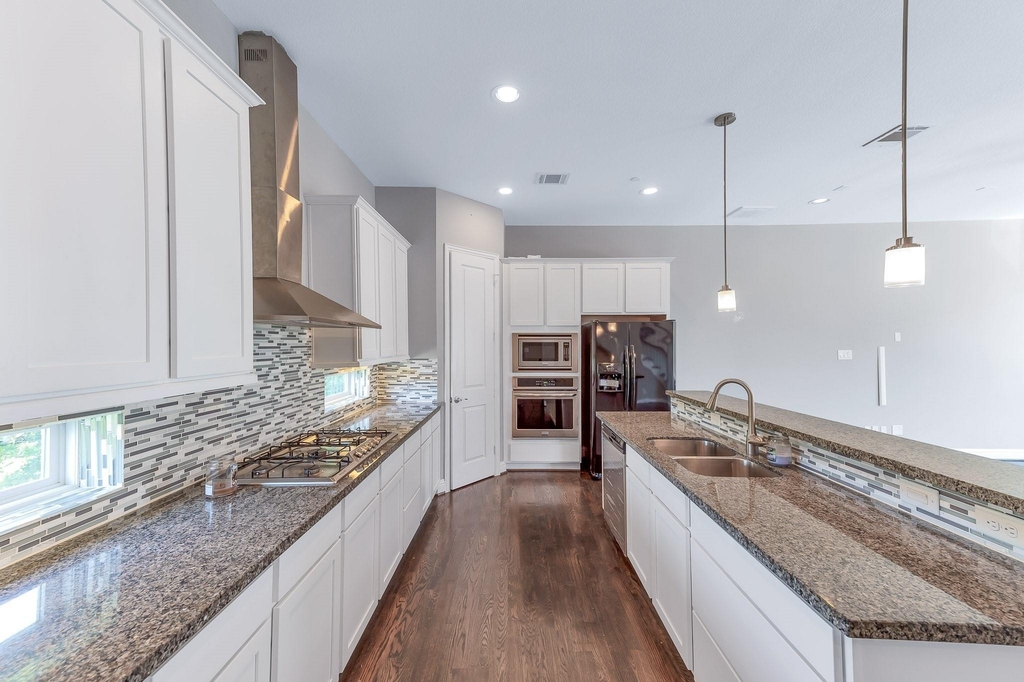 2416 Emancipation Ave - Photo 14