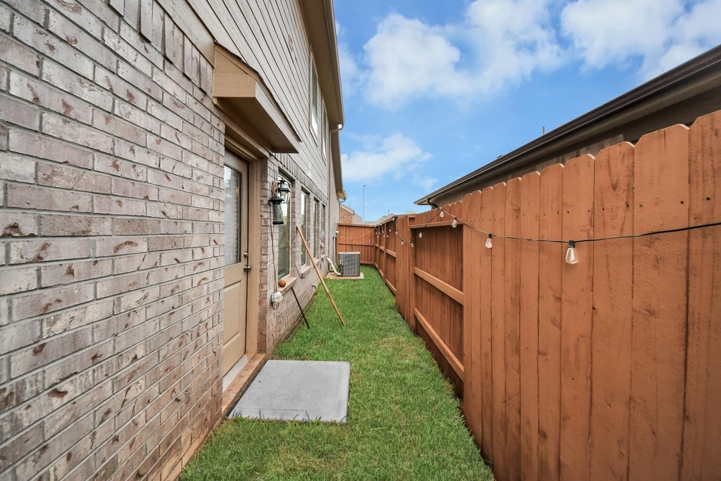 3016 Courtney Coral Lane - Photo 7