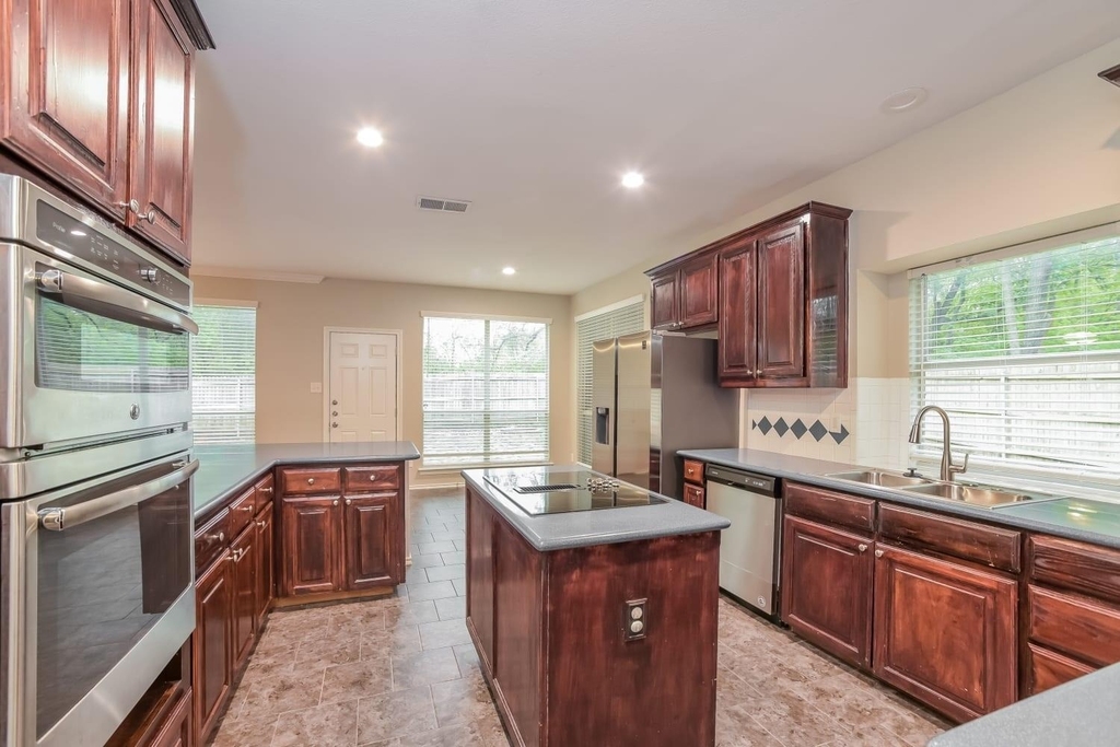 6517 Forest Park - Photo 3