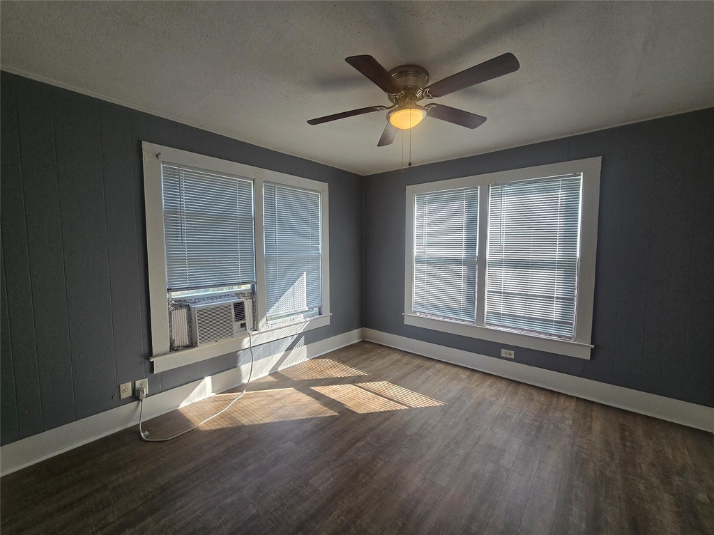5318 Avenue P 1/2 - Photo 2