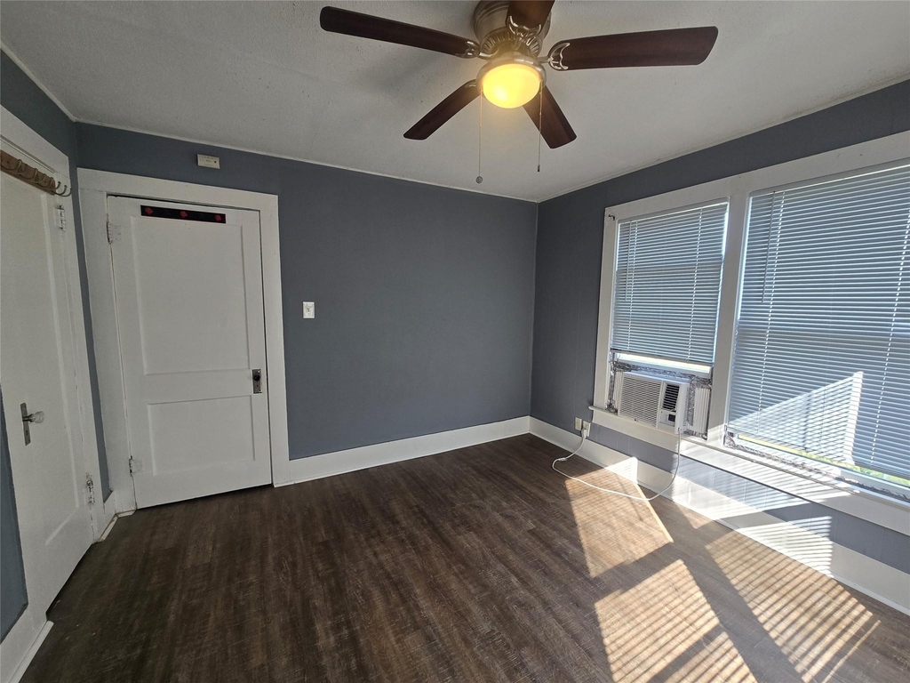 5318 Avenue P 1/2 - Photo 3