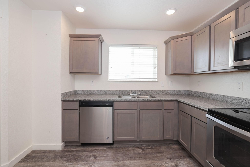 21155 Gosling Road - Photo 10