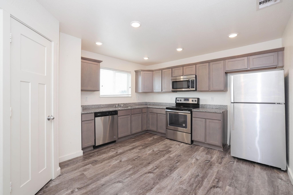 21155 Gosling Road - Photo 8