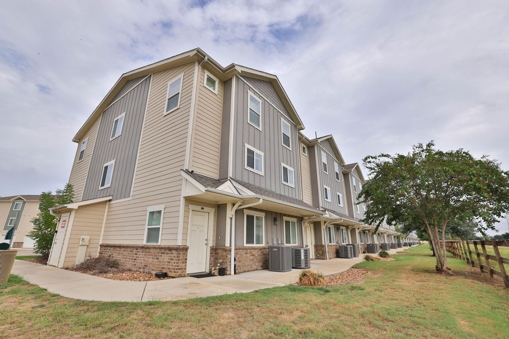 21155 Gosling Road - Photo 0