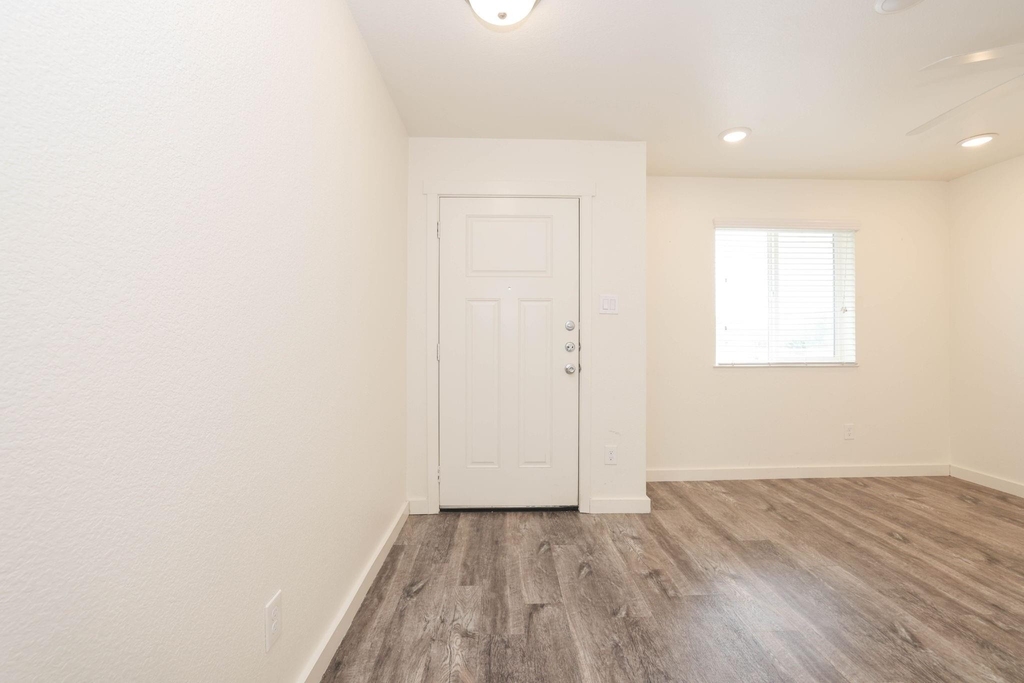 21155 Gosling Road - Photo 4