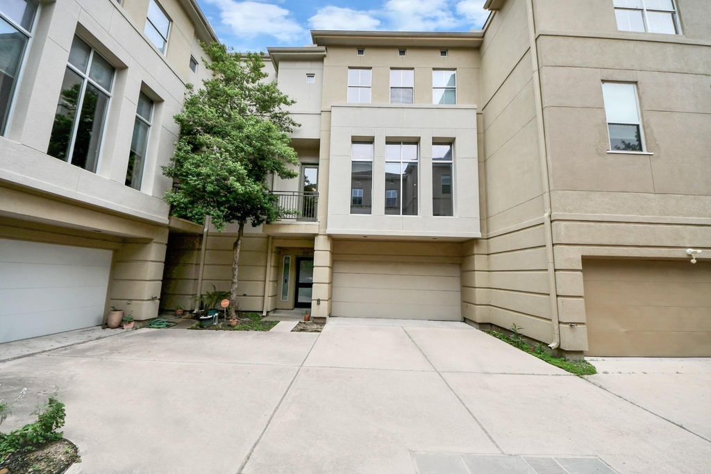 1112 Columbus Street - Photo 3