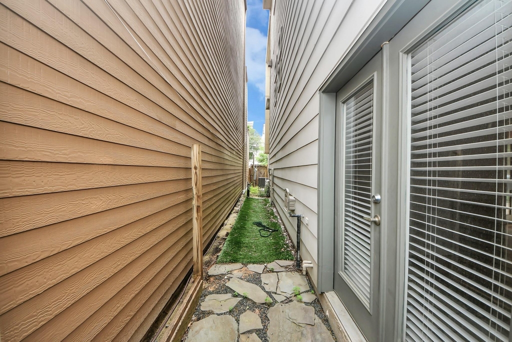 1112 Columbus Street - Photo 6