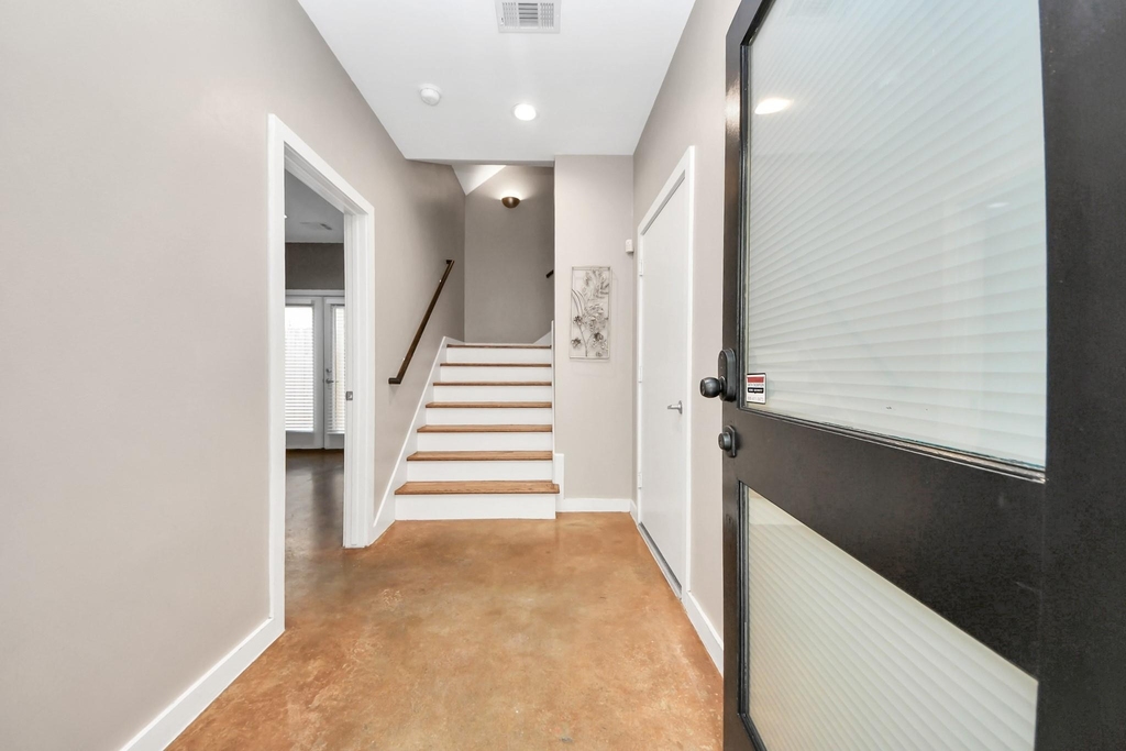 1112 Columbus Street - Photo 5