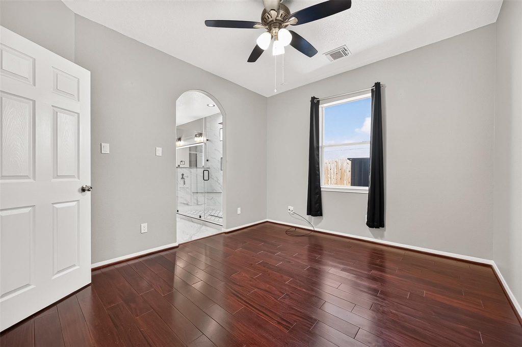 405 Wickford Court - Photo 42