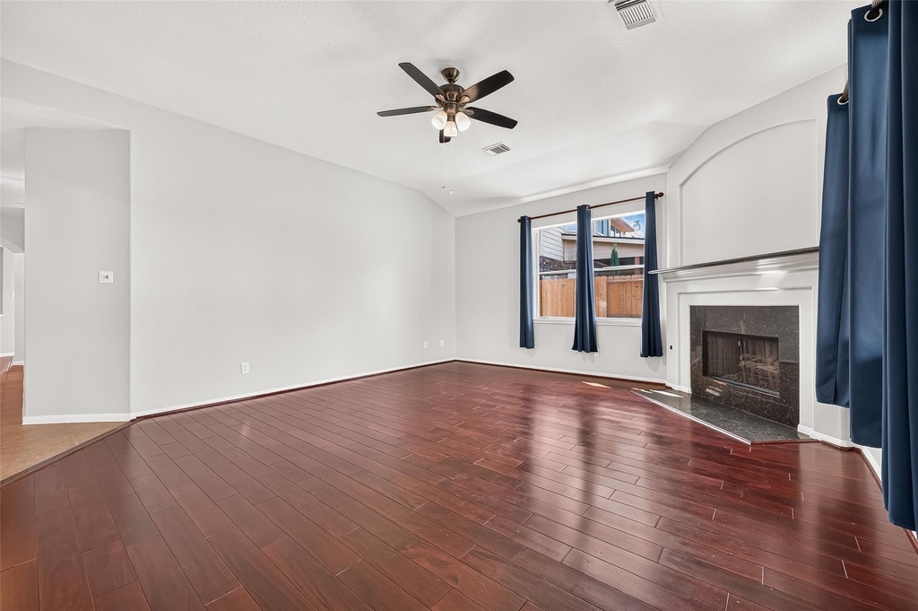 405 Wickford Court - Photo 16