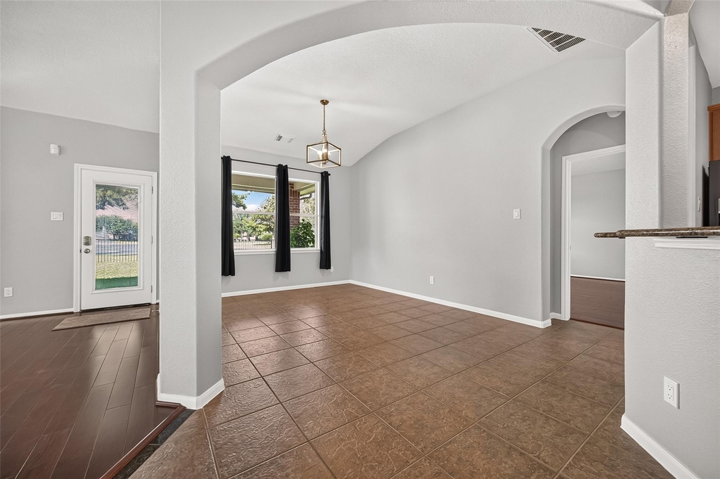 405 Wickford Court - Photo 12