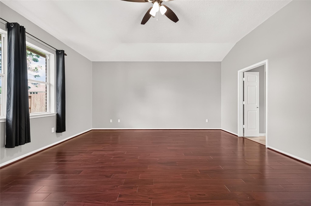 405 Wickford Court - Photo 35