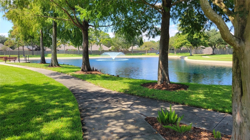 405 Wickford Court - Photo 47