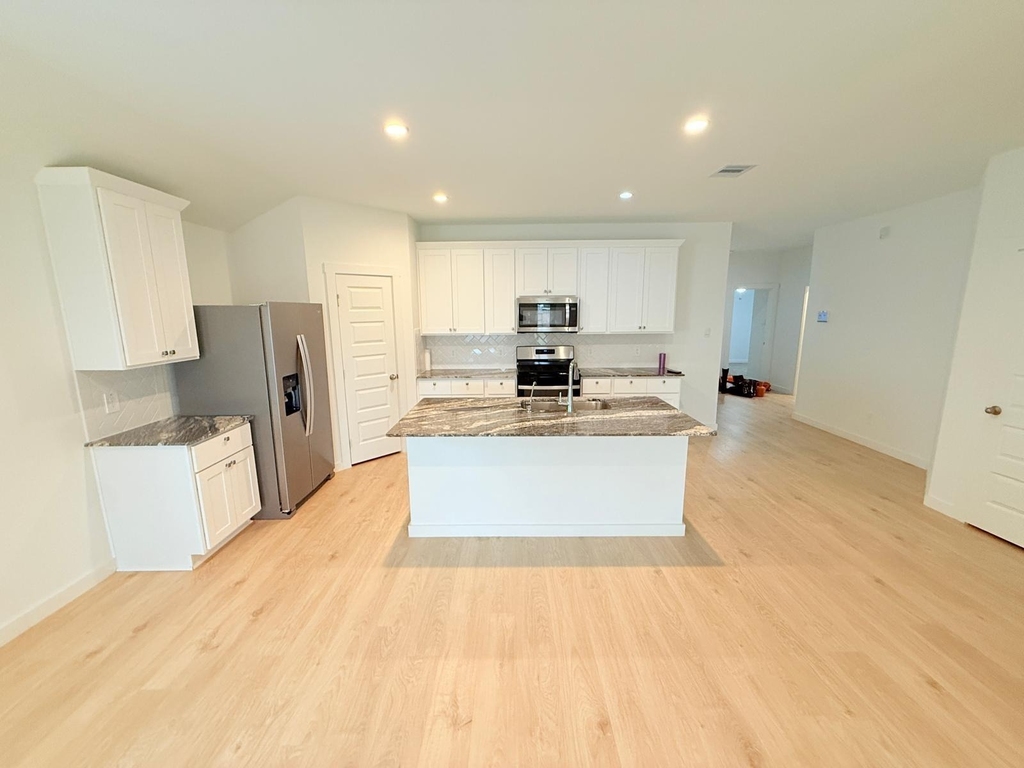 8014 Tropea Drive - Photo 2