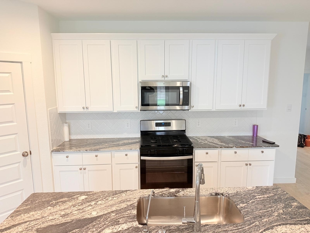 8014 Tropea Drive - Photo 8