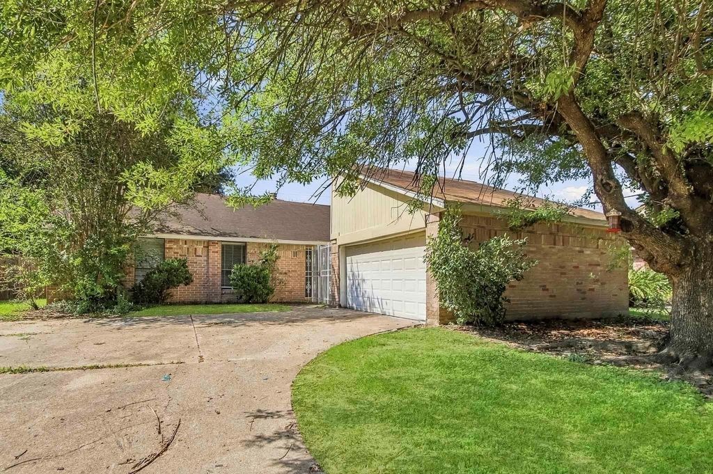 8807 Lakeside Forest Drive - Photo 0