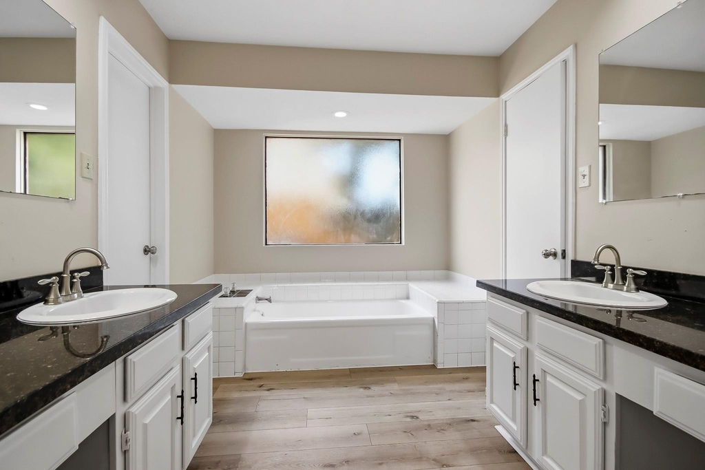 8807 Lakeside Forest Drive - Photo 11