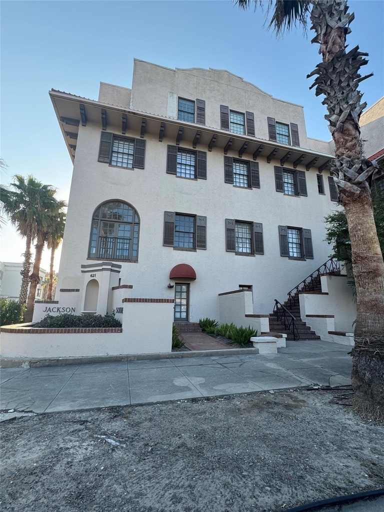621 21st Street - Photo 0