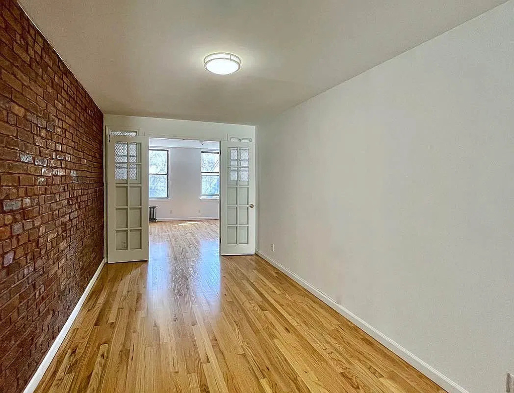 29 Essex Street - Photo 0