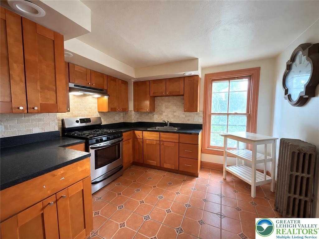 325 N 8th Street - Photo 1