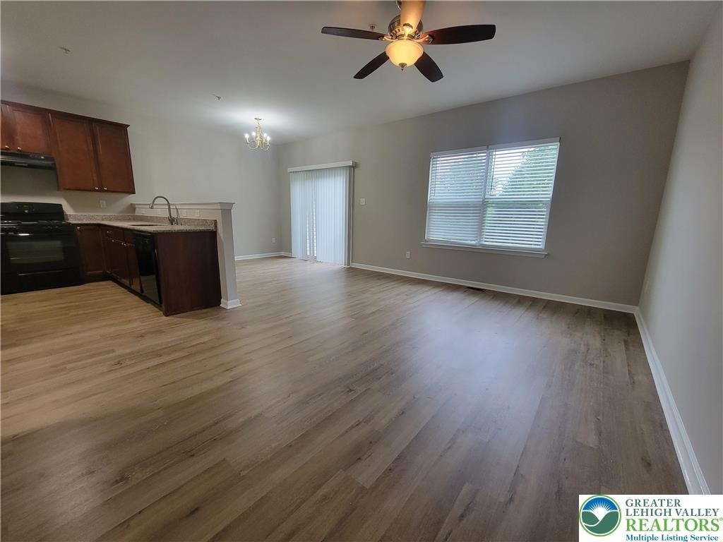 929 King Way - Photo 3