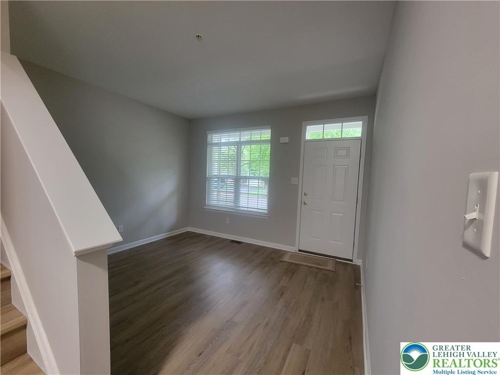 929 King Way - Photo 1