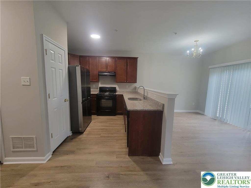 929 King Way - Photo 2