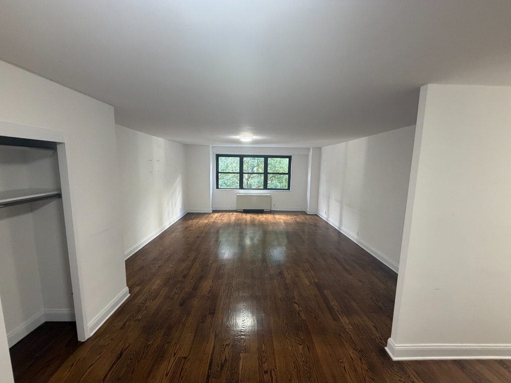 East 89th Street - Photo 0