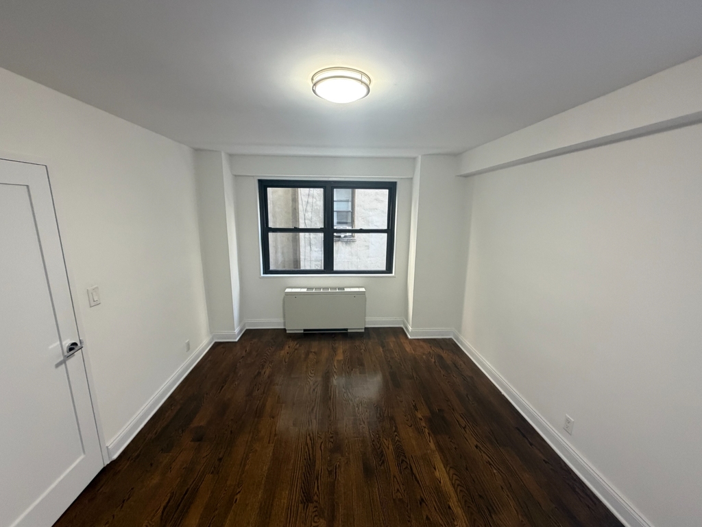 East 89th Street - Photo 4