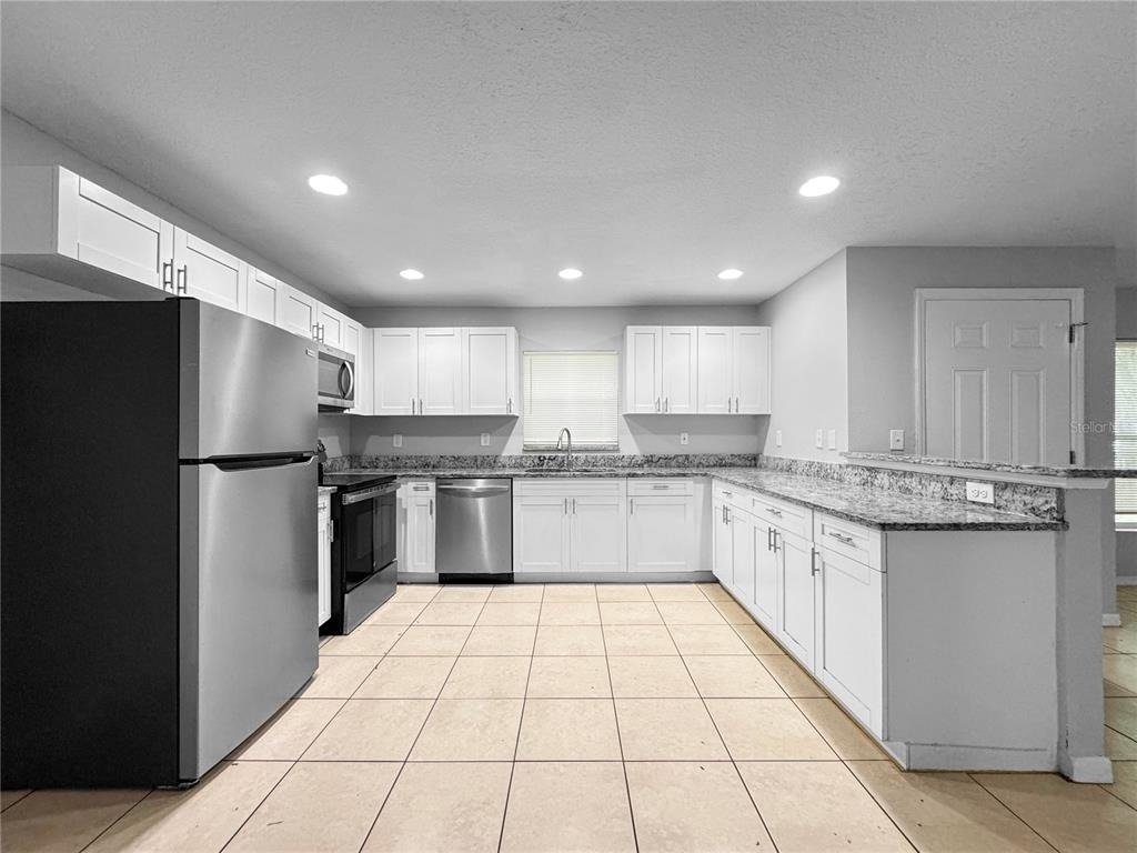 2213 E Emma Street - Photo 2