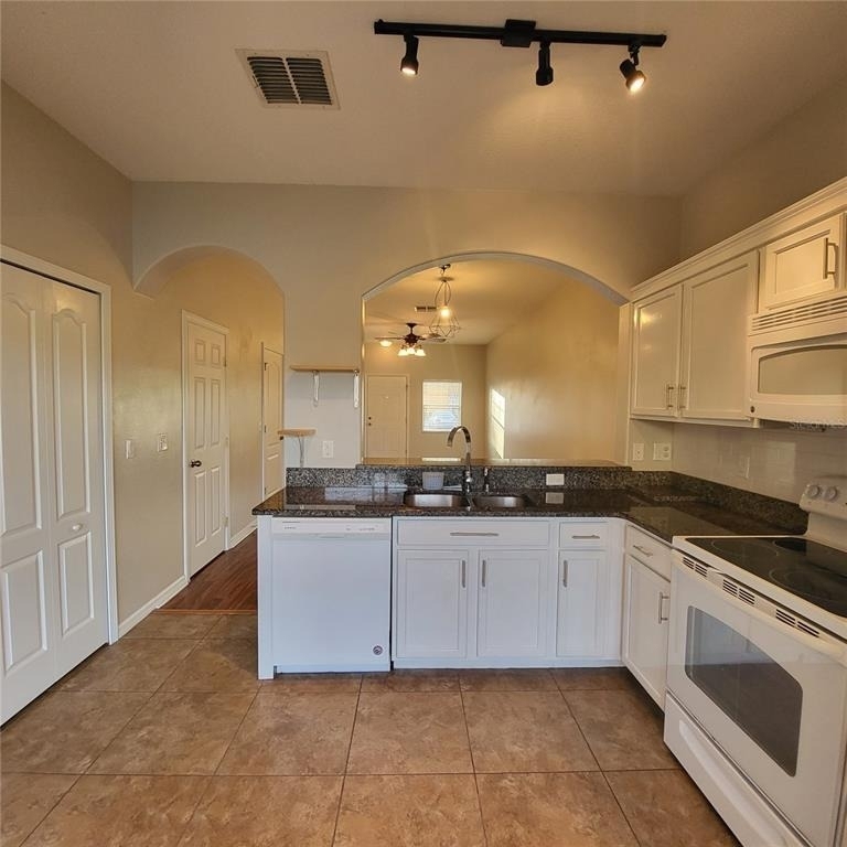 4060 Winding Vine Drive - Photo 8