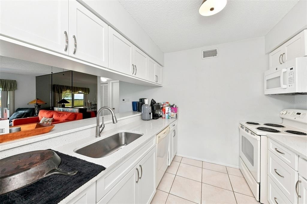 217 Airport Avenue W - Photo 4