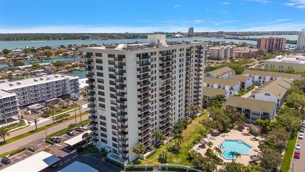 400 Island Way - Photo 1