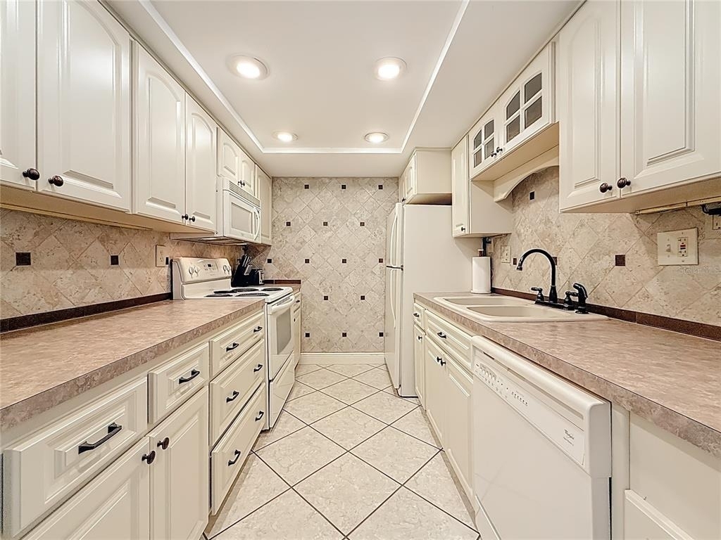 400 64th Avenue - Photo 9