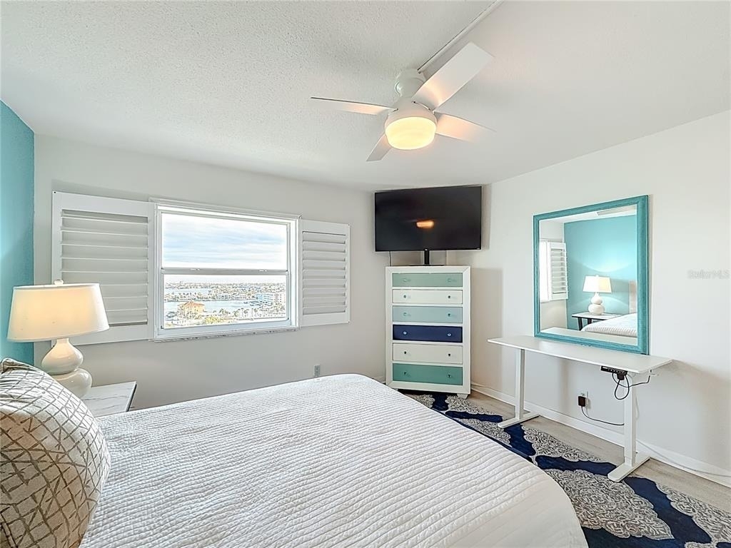 400 64th Avenue - Photo 22